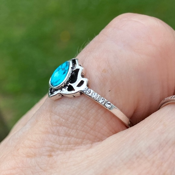 Lotus ring blue zircon silver plated with crystal accent sz 7 - Picture 8 of 8